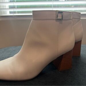 Liz Claiborne ivory boots